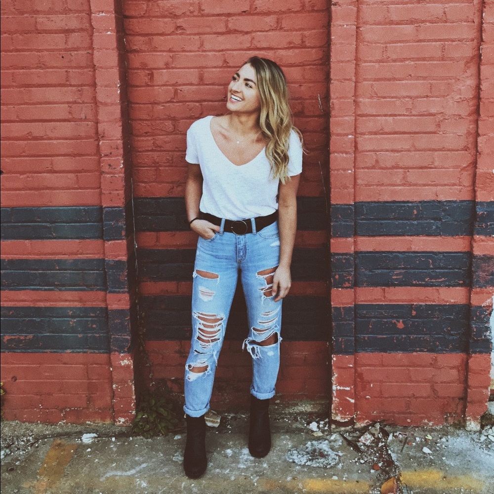 distressed mom/boyfriend jeans